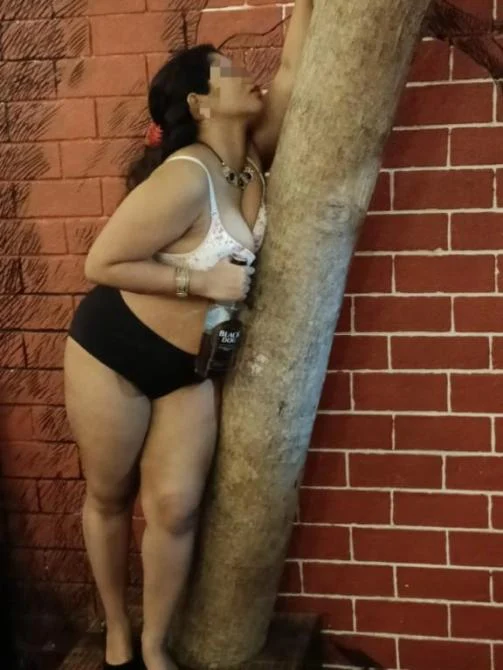 Indian Housewife Escort Cam Show in Texas